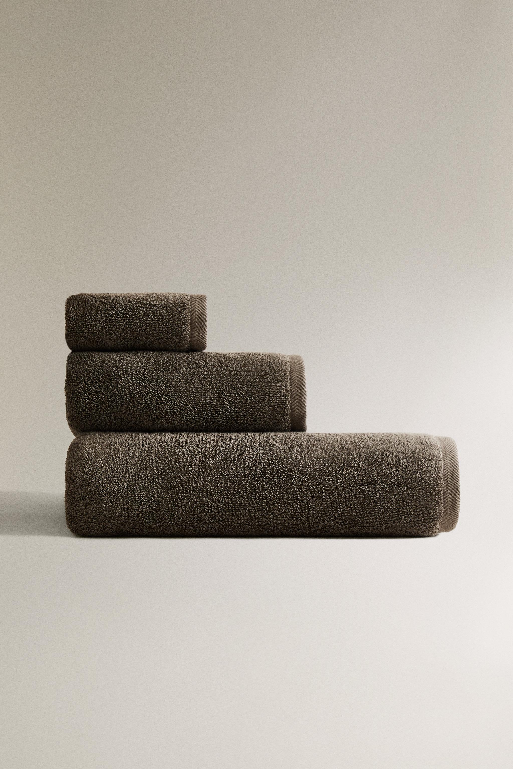 EXTRA SOFT COTTON BATH TOWEL (700 GXM²)